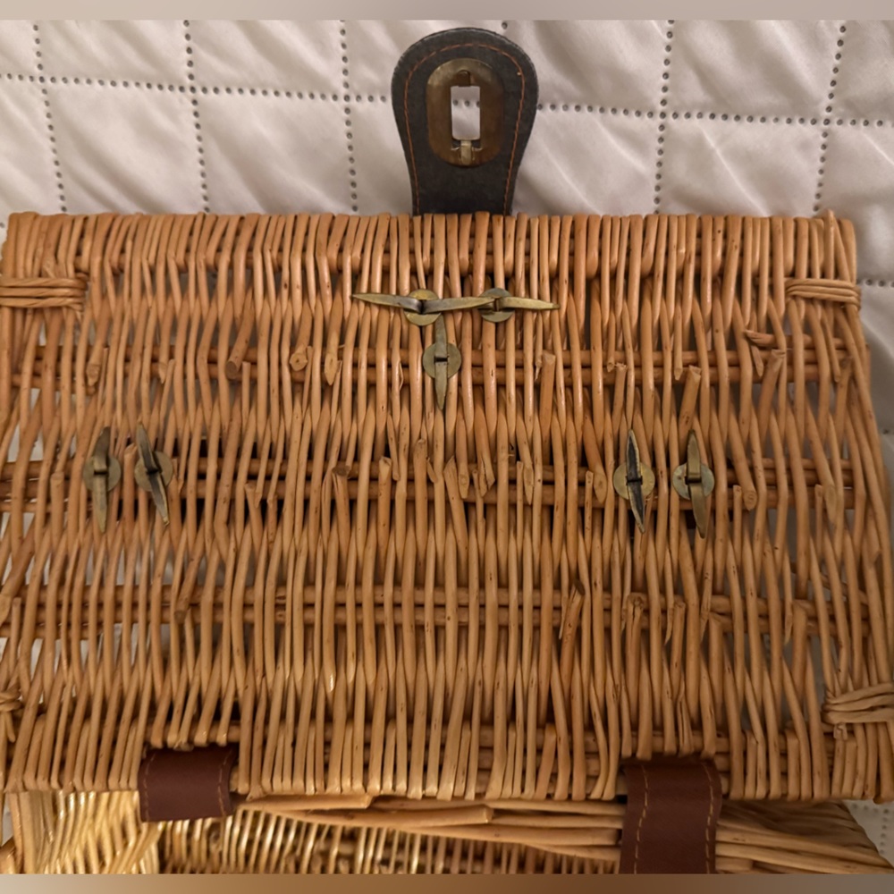 Wicker basket with handle, 10 x 6 1/2 - Picture 8 of 16